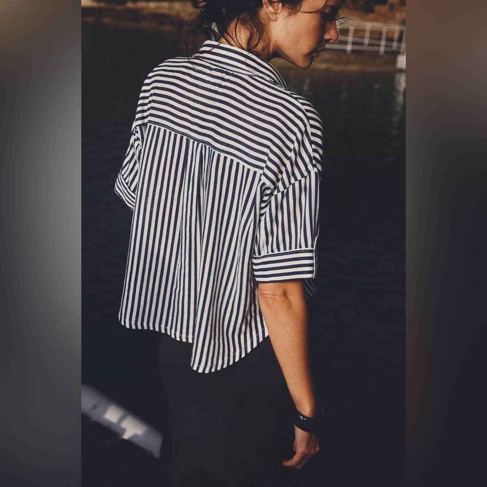 ZARA LINEN BLEND CROPPED SHIRT BLUE WHITE STRIPED MEDIUM V-NECK RESORT VACATION - Picture 5 of 9